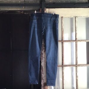 Liver Pool  Las Angela’s   THE Skinny 12X31